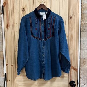 Vintage Casey & Max Jean embroidered button down ladies shirt Sz L
